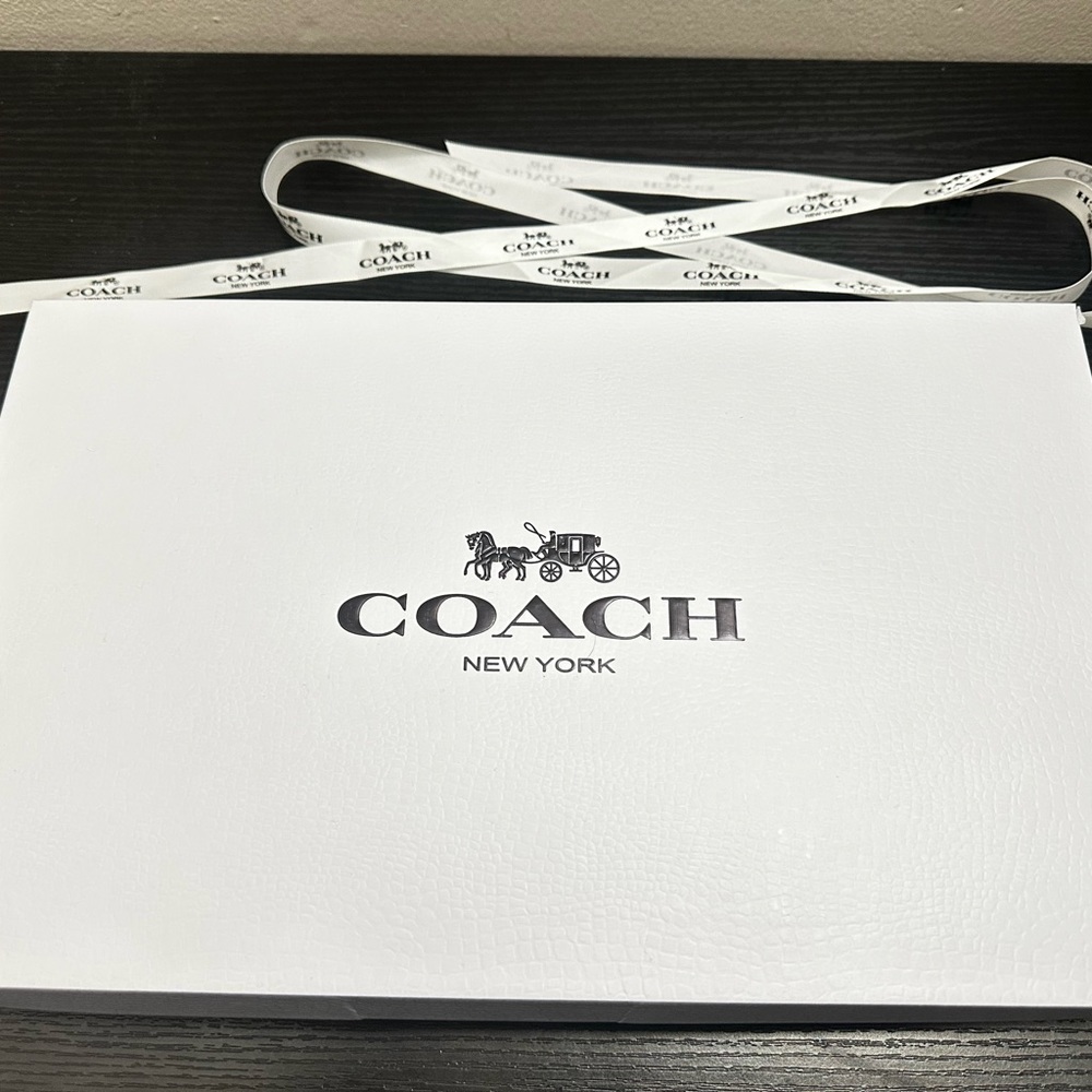 Coach Reversible Signature Cashmere
Muffler Women's Black/Grey - Picture 4 of 4